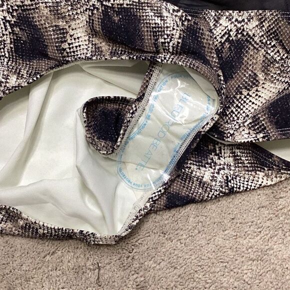 New. BLEU Rod Beattie snake print swimsuit. Retails $139 size 8 - Picture 9 of 11